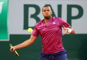 Jo-wilfried Tsonga Focused On The Ball Wallpaper