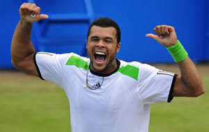 Jo-wilfried Tsonga Pointing At Himself Wallpaper