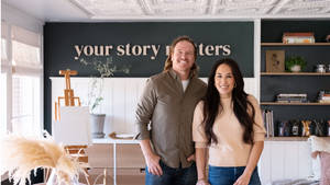 Joanna Gaines With Her Husband Chip Gaines On The Set Of Fixer Upper. Wallpaper