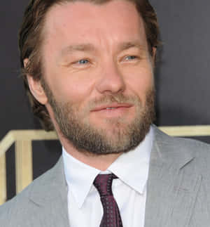 Joel Edgerton Smilingin Suit Wallpaper