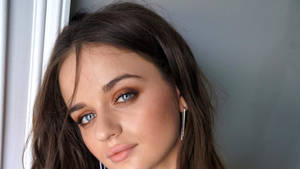 Joey King Cropped Portrait Wallpaper