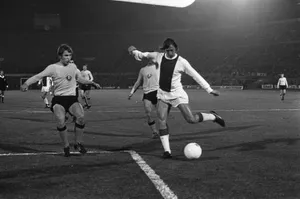 Johan Cruyff, Legendary Dutch Footballer In Greyscale. Wallpaper