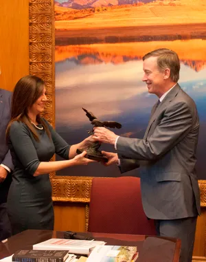 John Hickenlooper Being Handed An Eagle Trophy Wallpaper