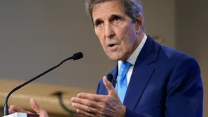 John Kerry Speaking About Climate Wallpaper