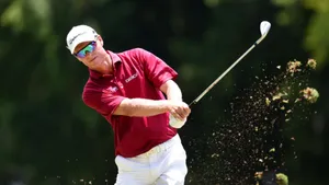 John Senden Divot Shot Wallpaper