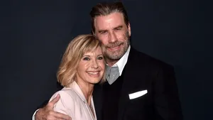 John Travolta Posing With Olivia Newton John Wallpaper