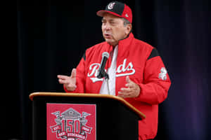 Johnny Bench Speakingat Event Wallpaper