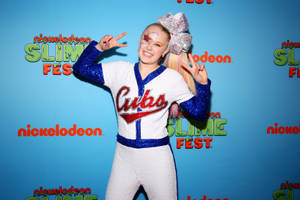 Jojo Siwa At Slime Fest Wallpaper