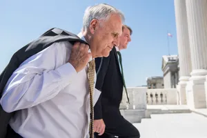 Jon Kyl Going To Us Capitol Wallpaper