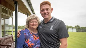 Jonny Bairstow Sweet Moment With Mother Wallpaper