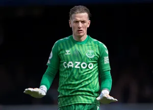 Jordan Pickford In Green Uniform Wallpaper