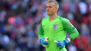 Jordan Pickford Jogging In Green Wallpaper