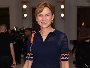 Journalist Fiona Bruce Posing For A Portrait Wallpaper