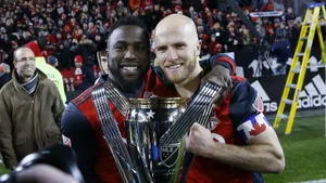 Jozy Altidore And Michael Bradley Holding 2017 Mls Cup Wallpaper