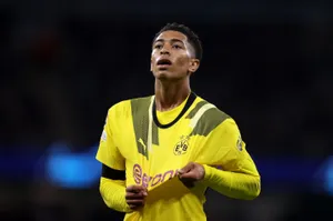 Jude Bellingham Borussia Dortmund Action Shot Wallpaper