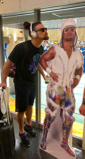 Juice Robinson Kiss Standee Wallpaper