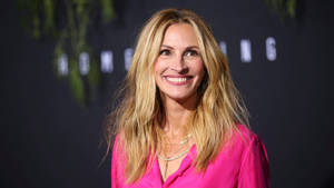 Julia Roberts In Hot Pink Wallpaper