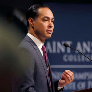 Julian Castro Gesturing With Left Hand Wallpaper