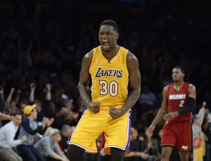 Julius Randle Against Miami Heat Wallpaper