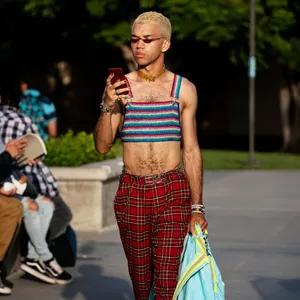 Justice Smith - A Consummate Performer Wallpaper