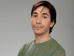 Justin Long: Hollywood Leading Man Wallpaper