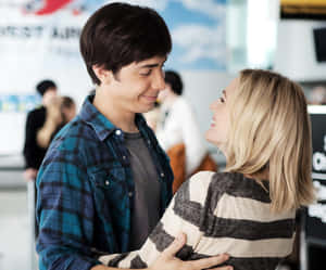 Justin Long Posing For A Photoshoot Wallpaper