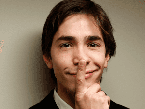 Justin Long Smiling At An Event Wallpaper