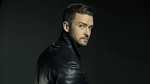 Justin Timberlake Looking Over Shoulders Wallpaper