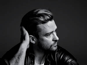 Justin Timberlake Styling His Slick Hair Wallpaper