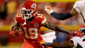 Kadarius Toney Evasive Maneuver Kansas City Chiefs Wallpaper