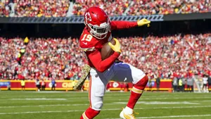 Kadarius Toney Kansas City Chiefs Action Shot Wallpaper