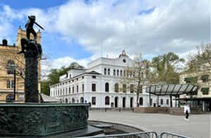 Kalmar Central Stationwith Statue Wallpaper