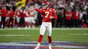 Kansas City Chiefs Kicker Field Goal Preparation Wallpaper
