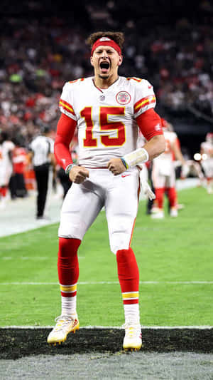 Kansas City Chiefs Patrick Mahomes Cool Versus Las Vegas Raiders Wallpaper