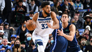 Karl-anthony Towns Against Dallas Defenders Wallpaper