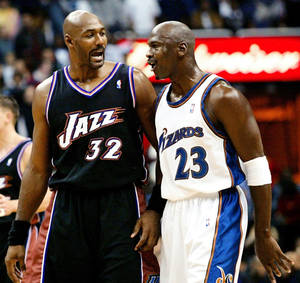 Karl Malone Talking To Michael Jordan Wallpaper