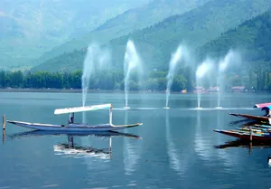 Kashmir Lake With Fountainsand Shikaras Wallpaper