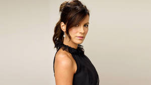 Kate Beckinsale Wearing Black Top Wallpaper