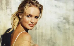 Kate Bosworth Glowing In An Elegant Outfit Wallpaper