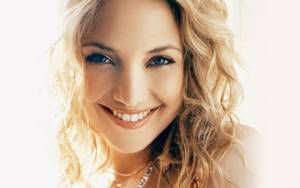 Kate Hudson Blonde Hair Sweet Smile Wallpaper