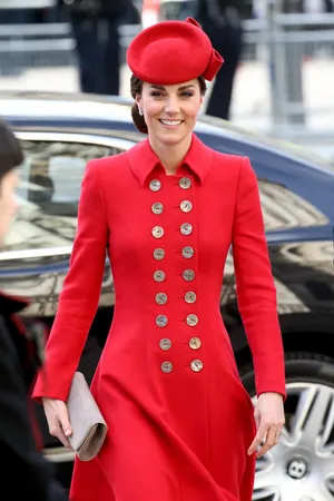 Kate Middleton In Buttoned Coat Wallpaper