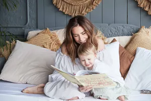 Kate Ritchie Striking A Pose In A Stylish Outfit Wallpaper