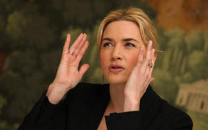 Kate Winslet Black Dress Wallpaper