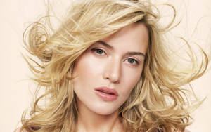 Kate Winslet Fine Golden Blonde Hair Wallpaper