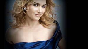 Kate Winslet Satin Blue Dress Wallpaper