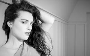 Katie Mcgrath B&w Photoshoot Wallpaper