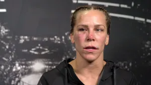 Katlyn Chookagian Beaten-up Wallpaper