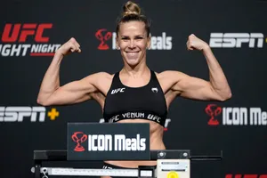 Katlyn Chookagian Flexing With A Smile Wallpaper