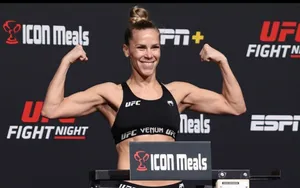 Katlyn Chookagian Hair In A Bun Wallpaper