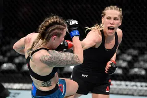 Katlyn Chookagian Head Punch Wallpaper